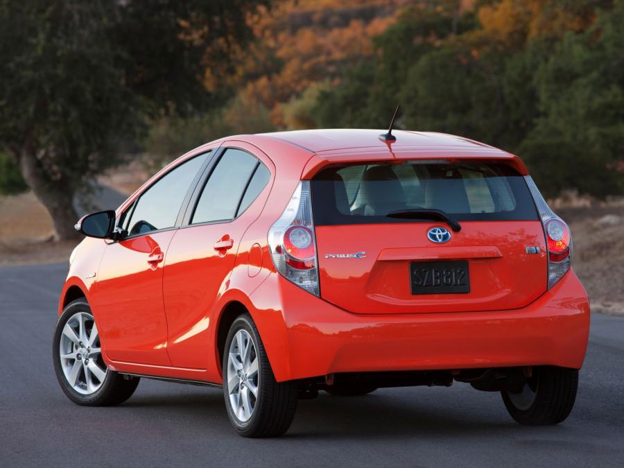  Toyota Prius C 2012 года  (фото 15 из 87)